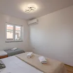 Oasis Jadreski Pool Apartment