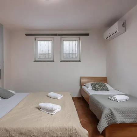 Oasis Jadreski Pool Appartement *